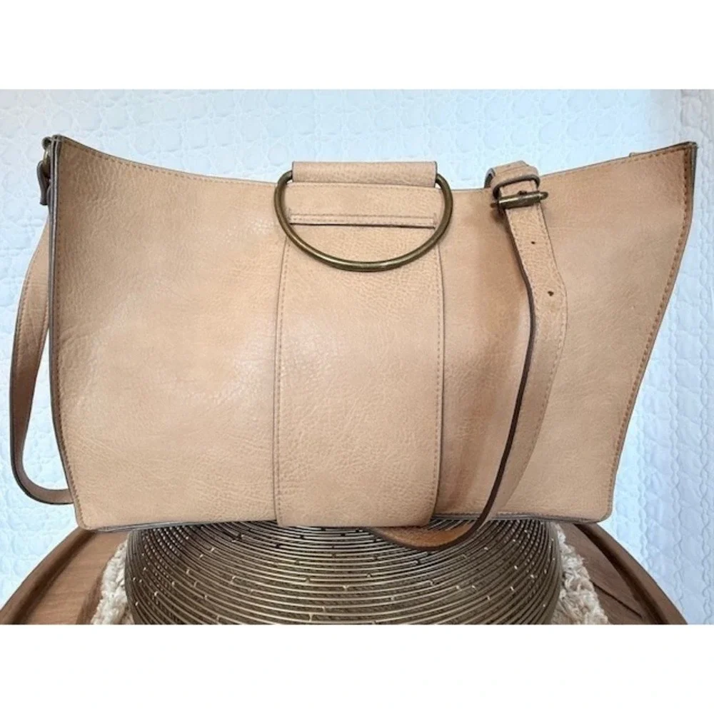 Universal Thread Crossbody/Handbag Pebbled Finish Earthy Beige Metal Ring Handle